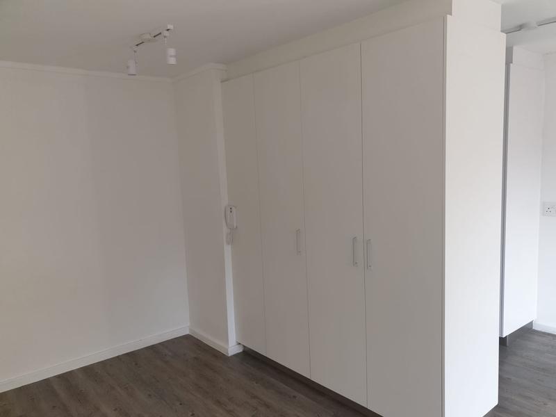 1 Bedroom Property for Sale in Zonnebloem Western Cape
